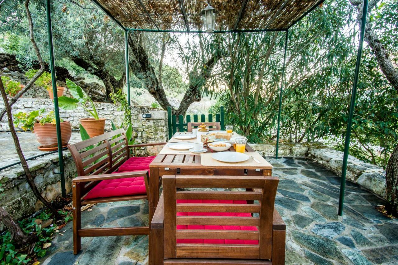 Almond Trees Cottage Divarata Exterior photo